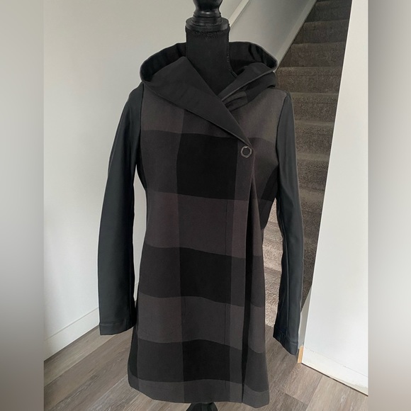 Lululemon Savasana Softshell II Size Small
Black / Camp Check Black Soot Light - Picture 1 of 12